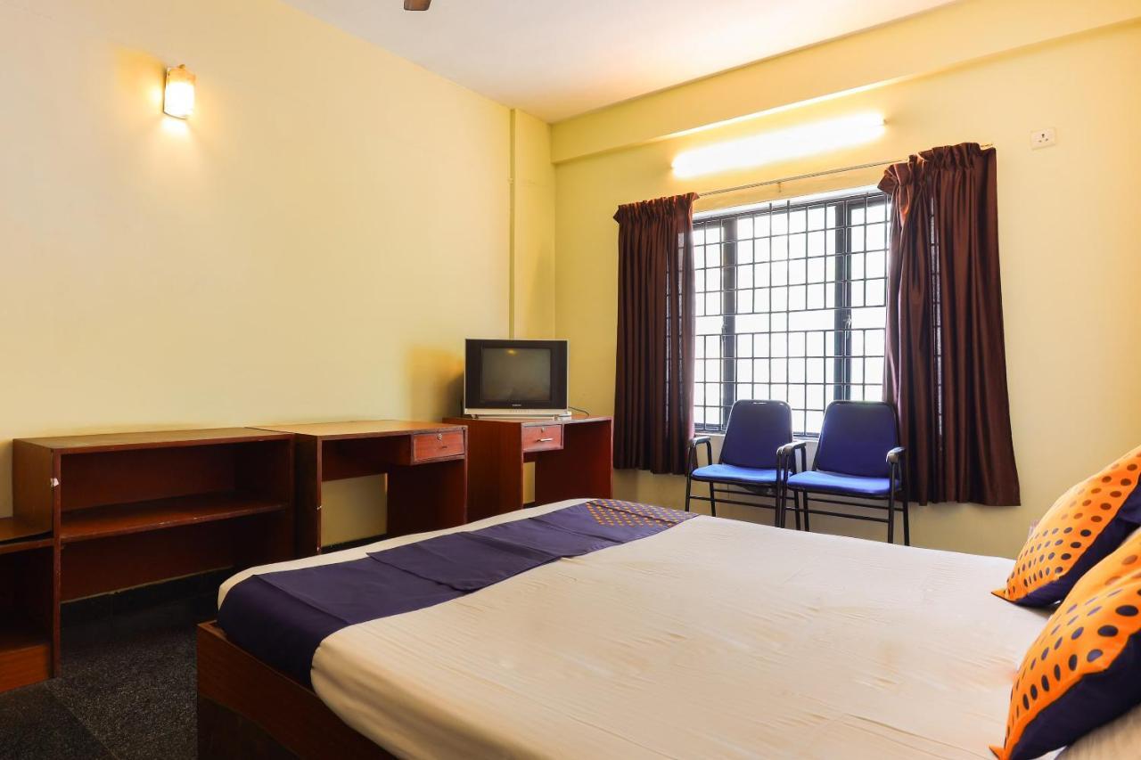 สปอต ออน 64230 คิลลี ทัวริสต์โฮม Hotel Thiruvananthapuram ภายนอก รูปภาพ
